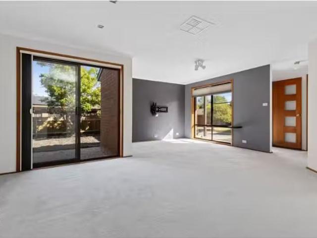 Just in! 26 Feint Street, Conder House for rent Listed by Cli.