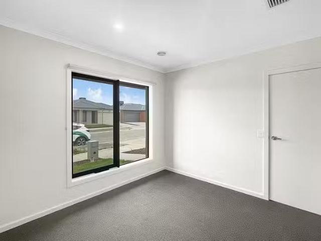Deal! 26 Ficus Circuit, Wallan, VIC 3756