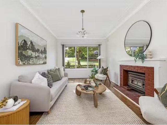 Rental! 26 Ozone Street, Freshwater House for rent Listed by.