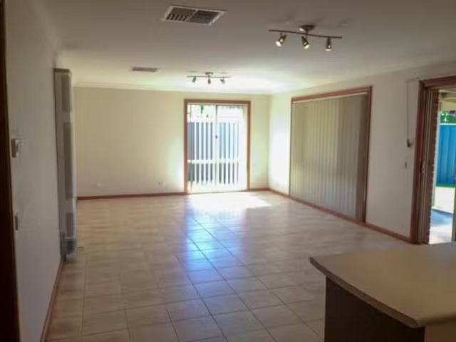 Just in! 26 Robbins Drive, ALBURY House for rent Listed by Sa.