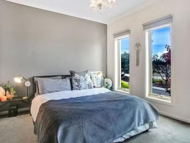 Nice 27/40 Mccubbin Way, Caroline Springs, VIC 3023