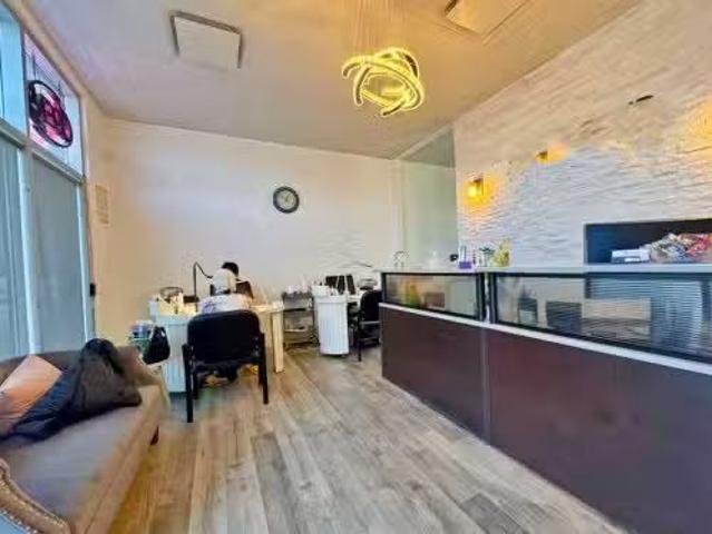 Charming 2763 Sunridge Way Ne, Calgary, AB, T1Y 7K7 commerci.