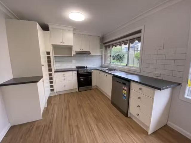 Cheap 2/76 Western View Drive, WEST ALBURY Townhouse for rent.