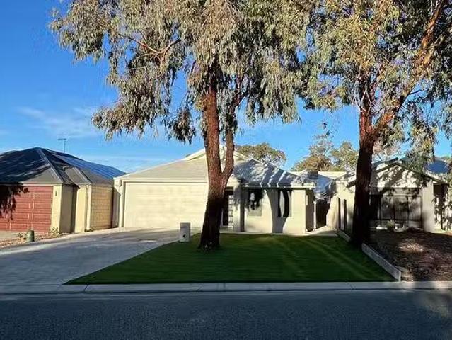 Charming 2/77 Hermitage Drive, The Vines, WA 6069