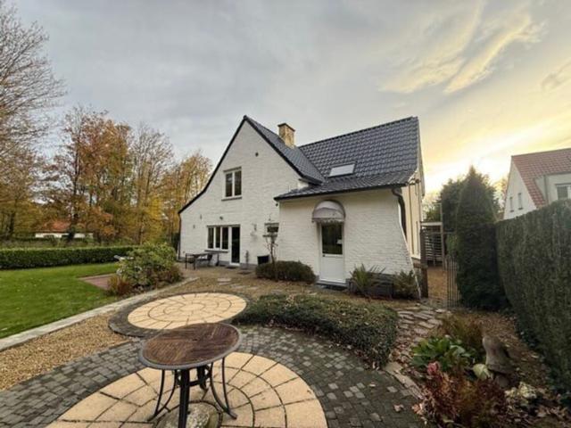 Charming 280 m² villa in Overijse – Forest view