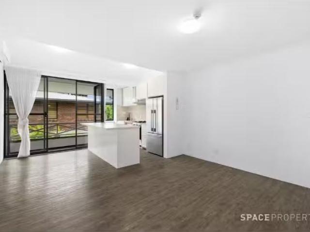 Charming 28/20 Mc Connell Street, Spring Hill Apartment for re.