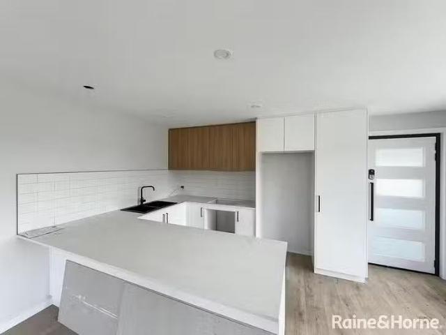For Rent! 2/82 Benjamin Terrace, New Norfolk, TAS 7140
