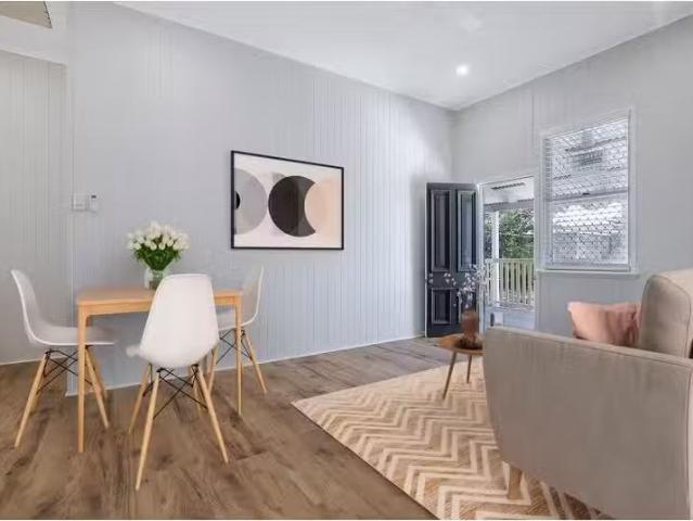 Just in! 2/86 Kennigo Street, SPRING HILL Apartment for rent.