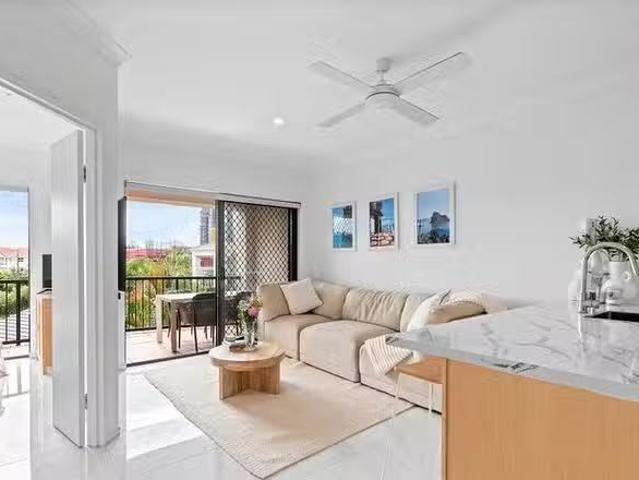 Cozy 28/7 13 Barranbali Street, Surfers Paradise, QLD 4217
