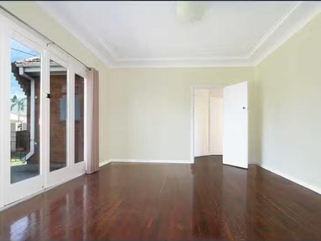 For Rent! 28 Towradgi Road, Towradgi House for rent Listed by.