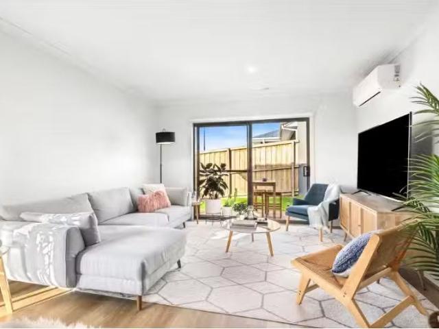 Cozy 28 Yering Street, MOUNT DUNEED House for rent Listed by.