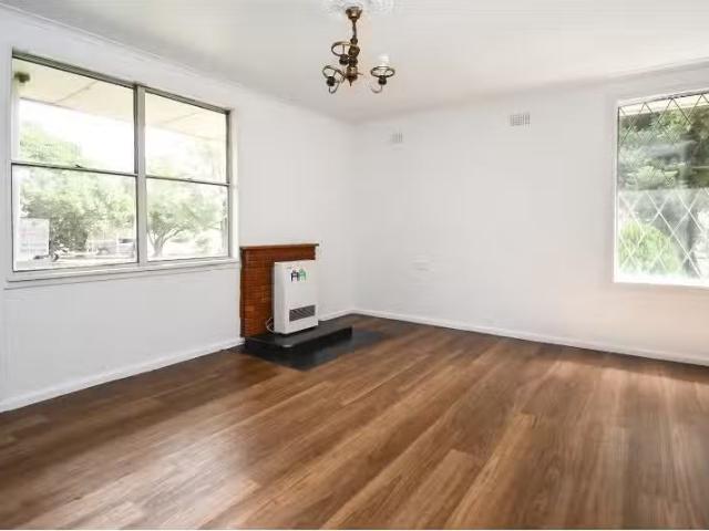 Cheap 28 Bundarra Crescent, Orange House for rent Listed by B.