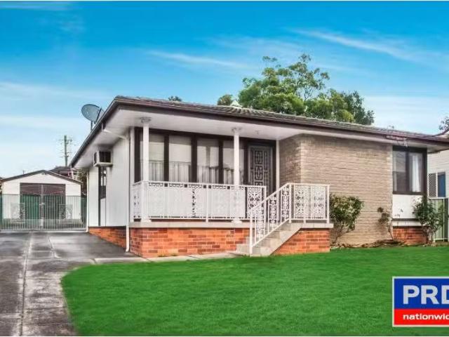 Deal! 28 Echuca Avenue, DAPTO House for rent Listed by Logan.