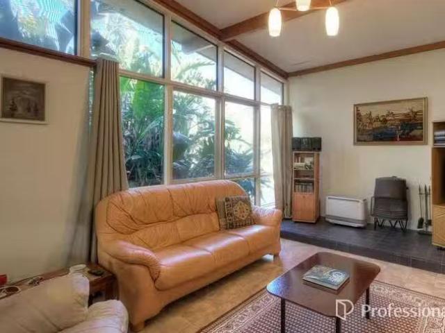 Nice 28 Edinburgh Road, Forrestfield, WA 6058