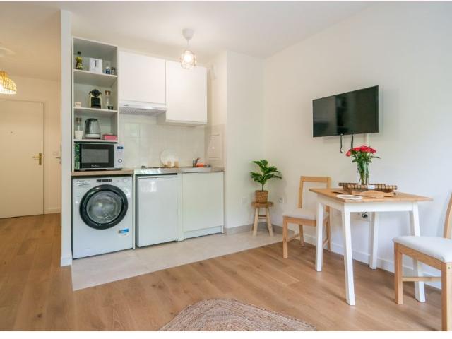 Charming 28 m² studio in Rueil Malmaison, near transport, elevator, fitted kitchen