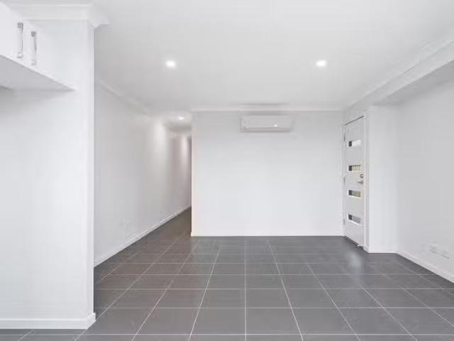 Cheap 2/8 Miamax Place, Logan Reserve, QLD 4133