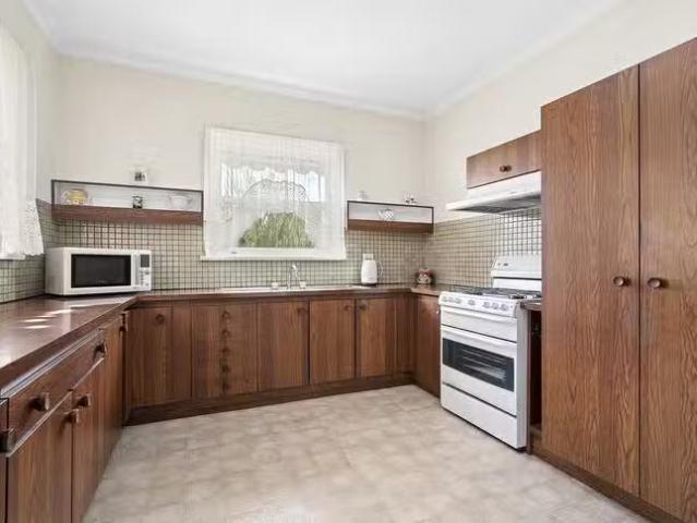 Just in! 28 Quamby Avenue, Hamlyn Heights, VIC 3215