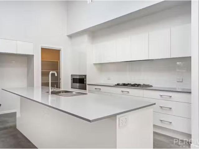 Nice 28 Sovereign Drive, Thrumster House for rent Listed by Y.