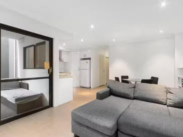 Just in! 29/11 Rowlands Street, Kewdale, WA 6105