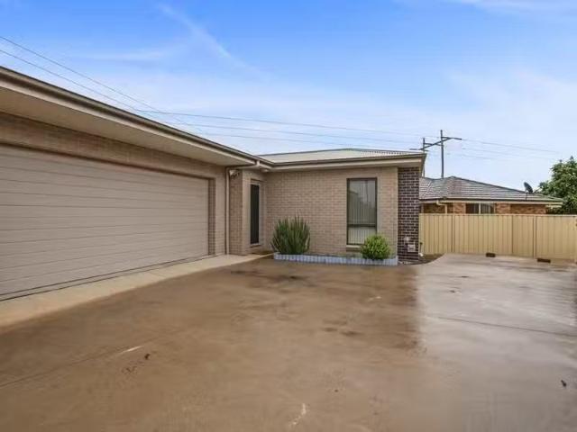For Rent! 2/95 Adams Street, HEDDON GRETA House for rent List.