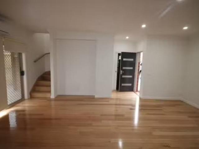 Rental! 2/9 Bartlett Street, Preston VIC 3072 Townhouse For.
