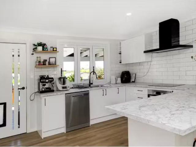 Charming 29 Bell Street, DUNBOGAN House for rent Listed by Pr.