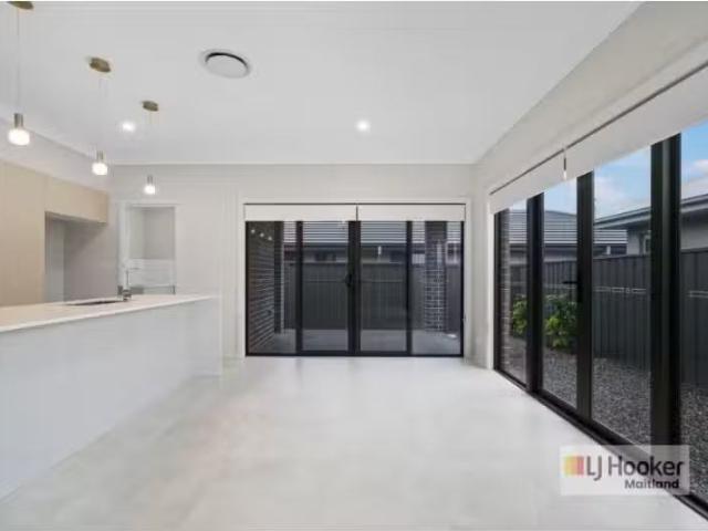 Deal! 29 Lilac Avenue, Lochinvar House for rent Listed by Kar.