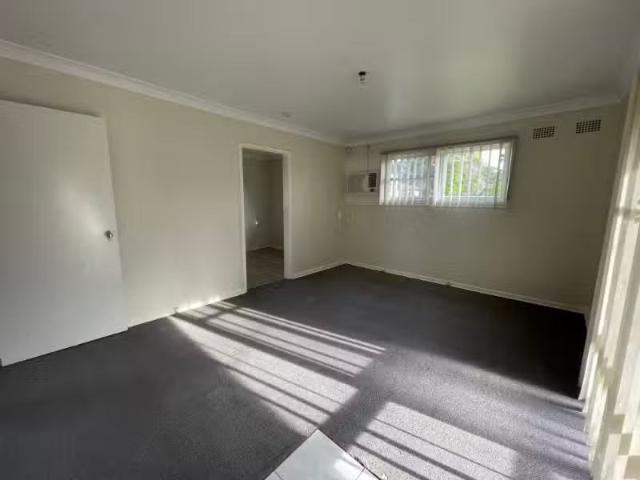 For Rent! 29 Roebuck Crescent, WILLMOT House for rent Listed.