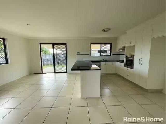 Deal! 2 Marlow Court, Urraween, QLD 4655