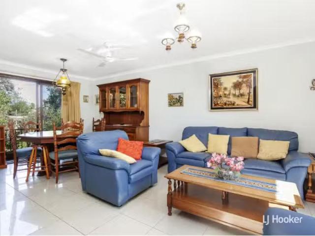 Charming 2 Montagu Place, EVATT House for rent Listed by Leas.