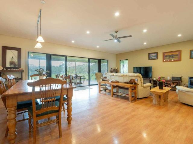 Charming 2 Acre Lifestyle Retreat