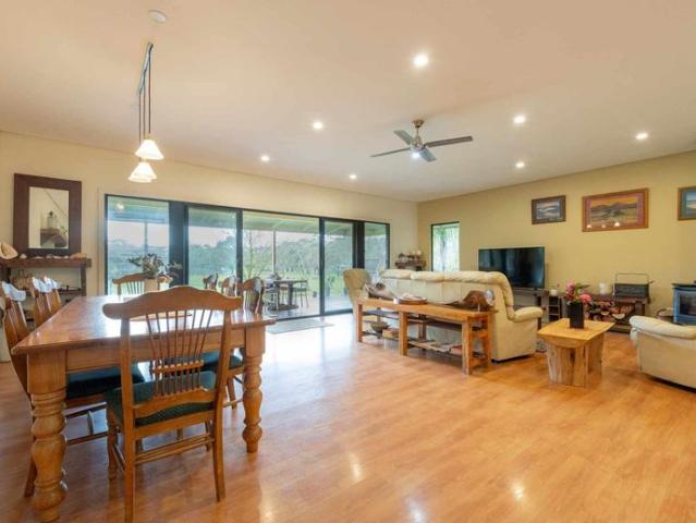 Charming 2 Acre Lifestyle Retreat