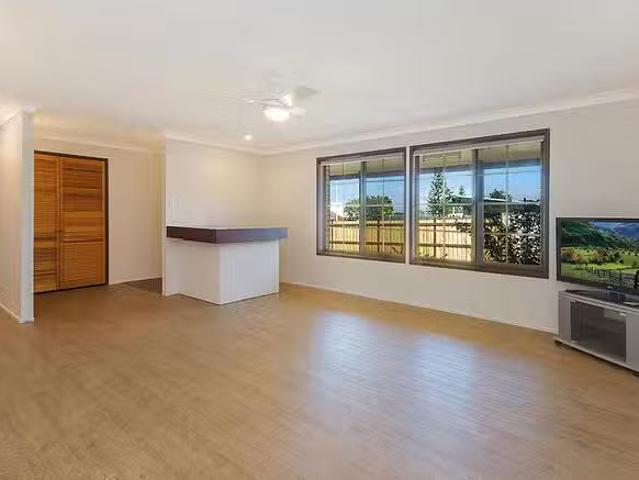 Rental! 2 Agale Street, Mooloolaba, QLD 4557