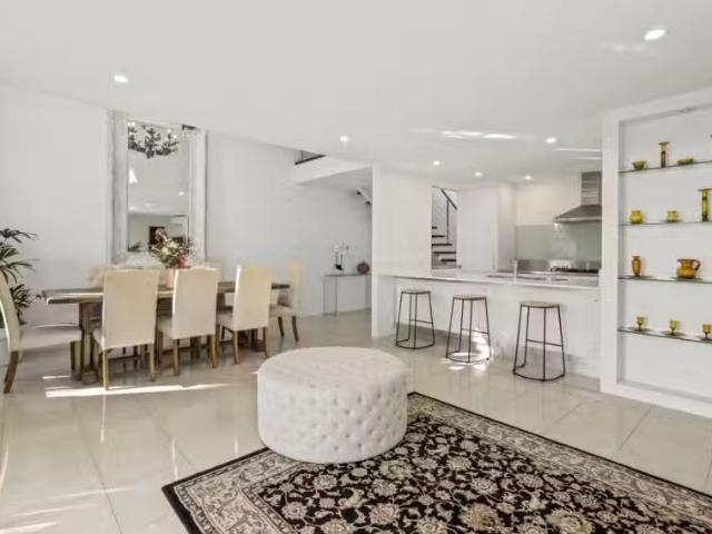 Just in! 2 Alpini Place, SAPPHIRE BEACH Apartment for rent Li.
