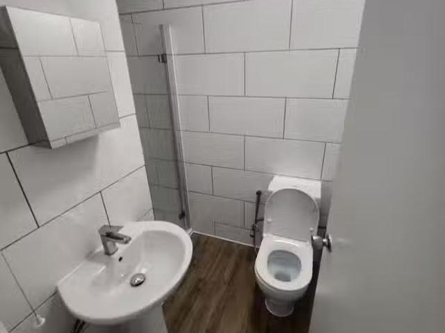 Just in! 2 BA 1 bedroom flat share for rent in Fishponds Road.