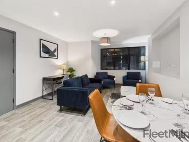 Rental! 2 BA 2 bedroom apartment for rent in Lock House, Lione.