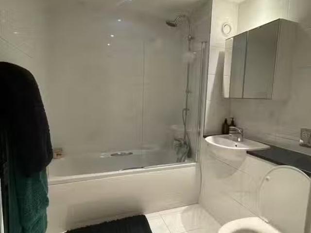 For Rent! 2 BA 2 bedroom apartment for rent in Morville Street.