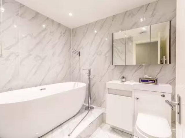 For Rent! 2 BA 2 bedroom flat for rent in Bridgewater Square.