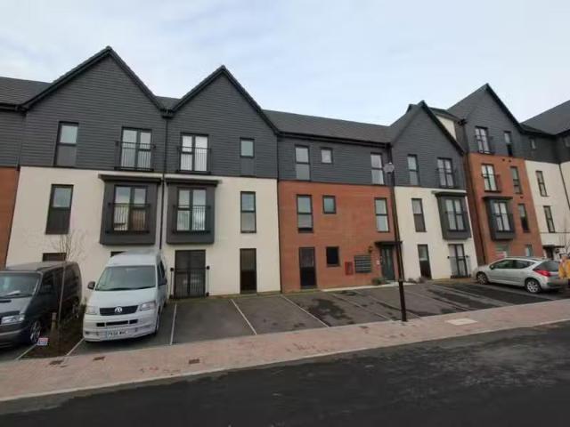 Just in! 2 BA 2 bedroom flat for rent in Ffordd Penrhyn, Barry.