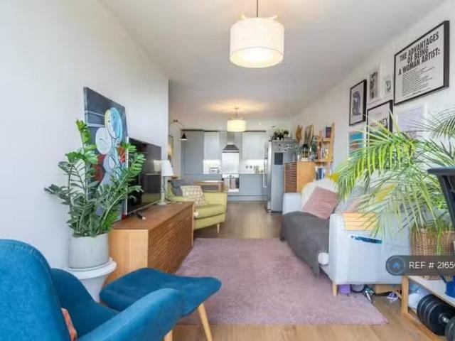 Cheap 2 BA 2 bedroom flat for rent in Leamore Court, London, E2