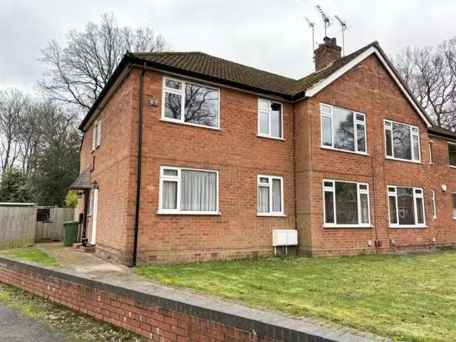 Cozy 2 BA 2 bedroom maisonette for rent in Featherstone Cresce.