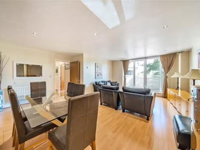 Just in! 2 BA 2 bedroom property to let in Wards Wharf Approac.