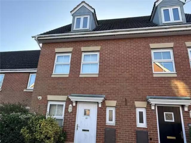 Just in! 2 BA 3 bedroom terraced house for rent in William Str.