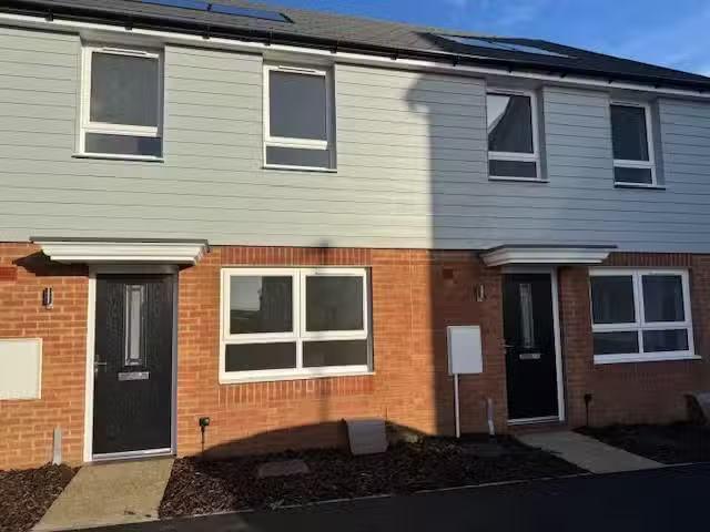 Just in! 2 BA 3 bedroom terraced house for rent in Blackman Ro.