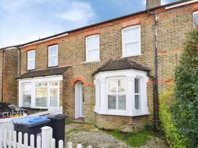 Rental! 2 BA 3 bedroom terraced house for rent in Chaldon Road.