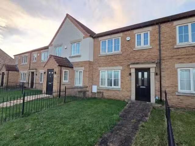 Nice 2 BA 3 bedroom terraced house for rent in Doncaster Road.