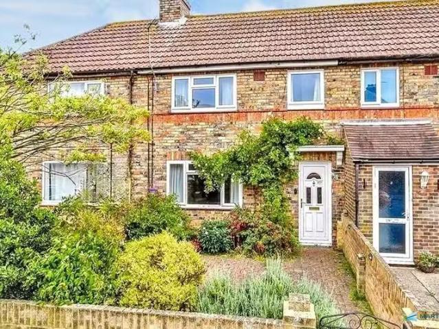 Unique 2 BA 3 bedroom terraced house for rent in Redsull Avenu.