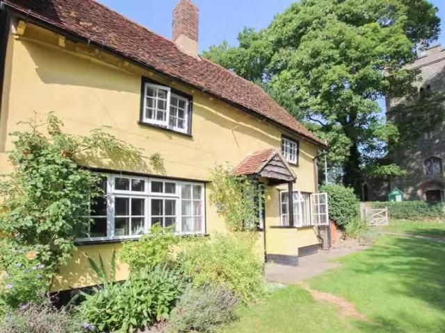 Deal! 2 BA 3 bedroom cottage for rent in Church Path, Wendens.