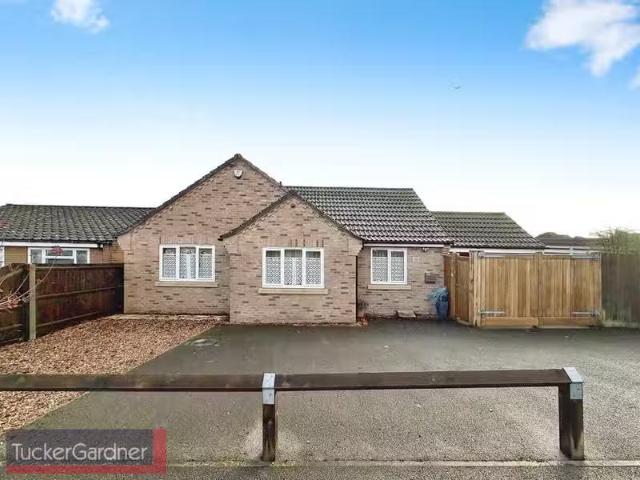 Cozy 2 BA 3 bedroom detached bungalow for rent in The Vineyard.
