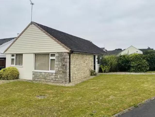 Cheap 2 BA 3 bedroom detached bungalow for rent in Coppice Ave.